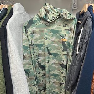 Men’s AFTCO fishing shirt with hoodie